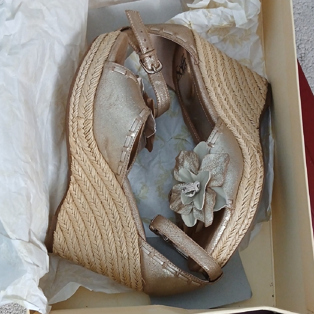 Sofft Wedge Sandals - Picture 10 of 10